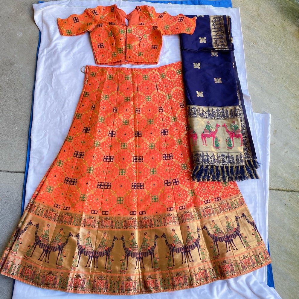 Indian pure banaras silk lengha choli - Picture 3 of 8